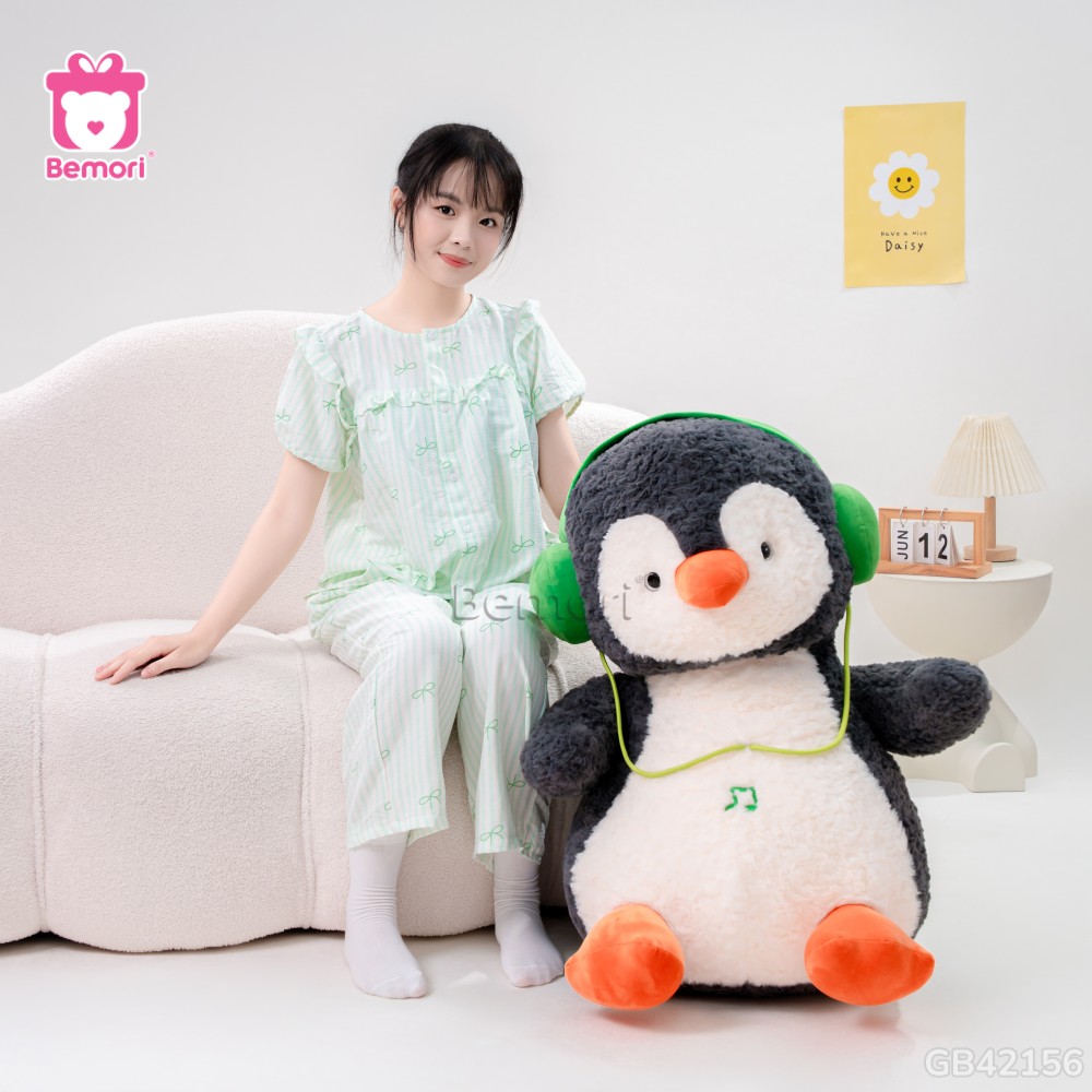 Gấu Bông Cánh Cụt Xám Đeo Tai Nghe Xanh Lá